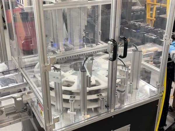 Model 391 Lidding Machine